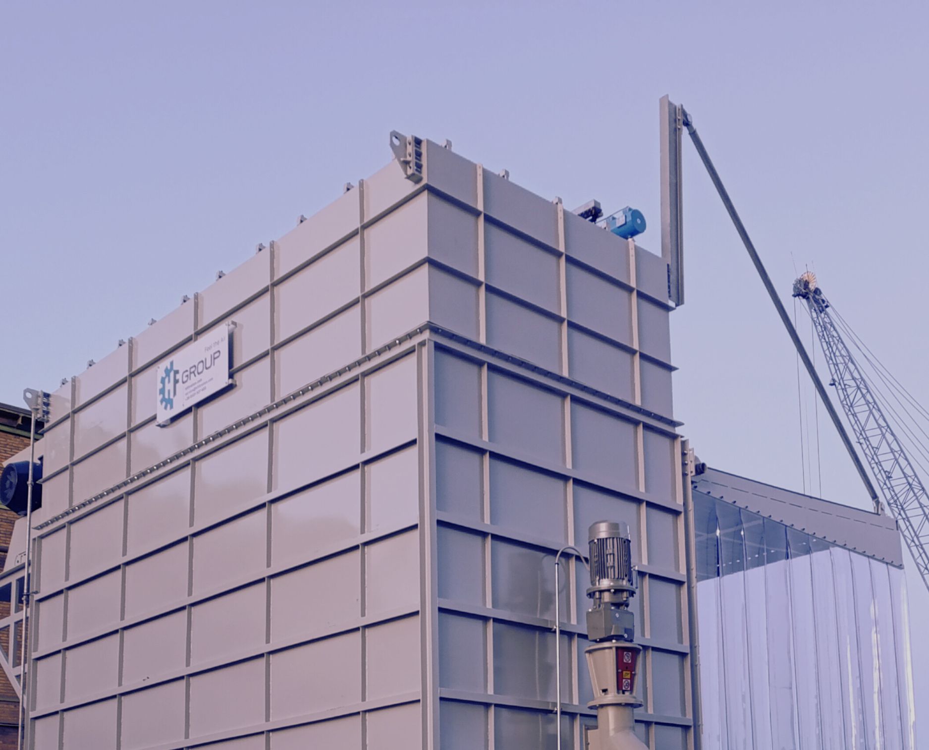 In this case, we worked with a client on a dust problem that was compromising and contaminating the quality of materials stored in the surrounding areas. dust treatment in a maritime logistics hub